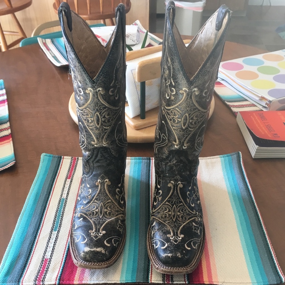 Circle G Embroidered Cowboy Boots